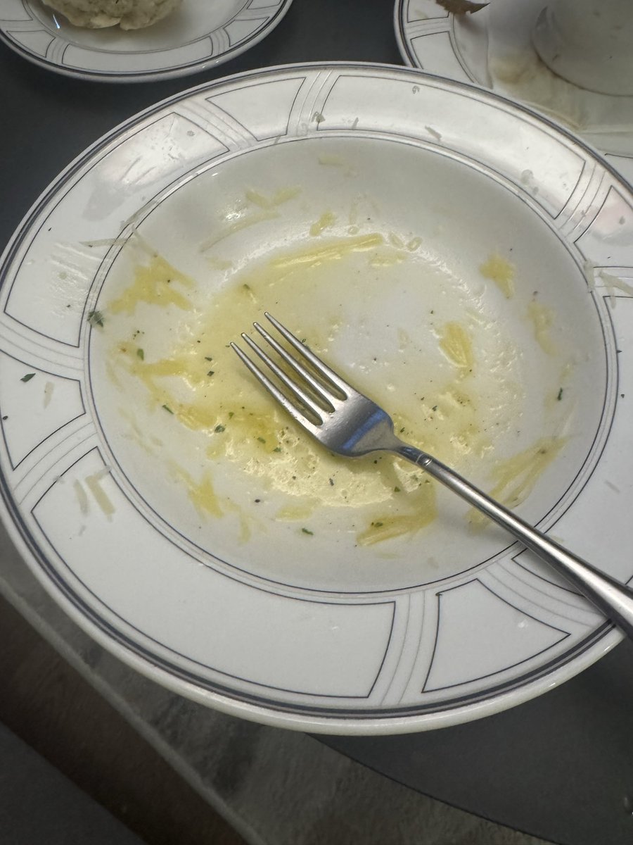 jamflowmane's tweet photo. You’ll have to believe me but it was fettuccine Alfredo I just finished it. https://t.co/SaXJI0XeiZ