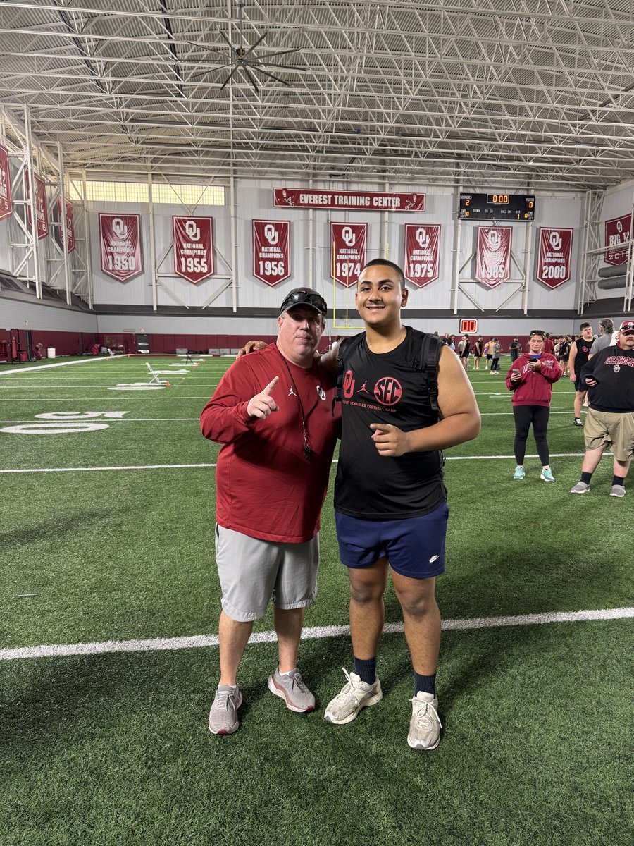 BigPapiPagan's tweet photo. After a great camp @OU_Football I am blessed and grateful to receive an offer from @OU_CoachB! @WbFootball @WB_ATHLETICS @Velocity_FB @OLMafia @AllenTrieu @ChadSimmons_  @LemmingReport @CraigHaubert @TomLoy247 @sixstarfootball @Levi_bradley312 #MtC #BoomerSooner #VFAM https://t.co/6uyBP8E2FU