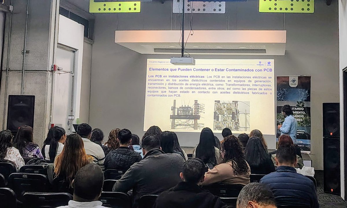 IDEAMColombia's tweet photo. #IdeamInforma 🌿 | Tercer día del Encuentro Regional en Bogotá

Hoy compartimos con empresas de los sectores industrial, manufacturero, construcción y de servicios, así como con las autoridades ambientales, en una jornada de fortalecimiento de capacidades sobre los subsistemas PCB y RUA 📊

Estos espacios promueven el intercambio de conocimientos, la resolución de inquietudes y el reporte oportuno de información ambiental, contribuyendo a una mejor toma de decisiones y a una gestión ambiental más eficiente.

🤝 Gracias a todos los participantes por sumarse a este ejercicio de articulación y construcción conjunta.