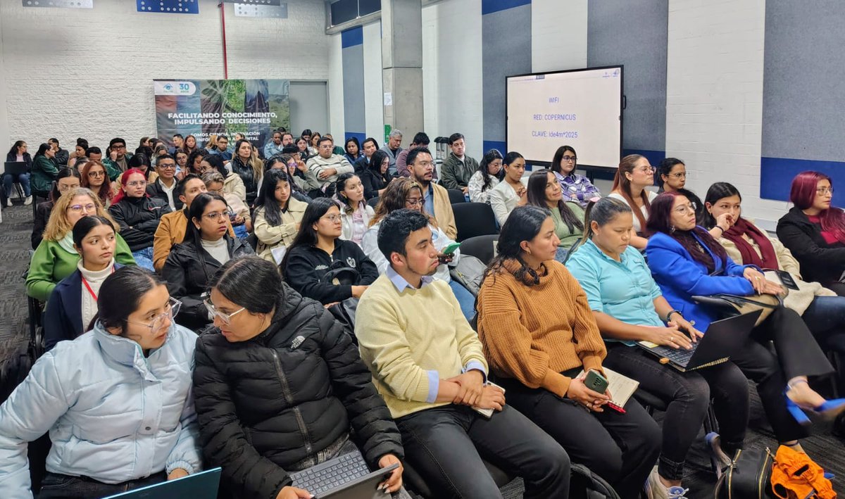 IDEAMColombia's tweet photo. #IdeamInforma 🌿 | Tercer día del Encuentro Regional en Bogotá

Hoy compartimos con empresas de los sectores industrial, manufacturero, construcción y de servicios, así como con las autoridades ambientales, en una jornada de fortalecimiento de capacidades sobre los subsistemas PCB y RUA 📊

Estos espacios promueven el intercambio de conocimientos, la resolución de inquietudes y el reporte oportuno de información ambiental, contribuyendo a una mejor toma de decisiones y a una gestión ambiental más eficiente.

🤝 Gracias a todos los participantes por sumarse a este ejercicio de articulación y construcción conjunta.