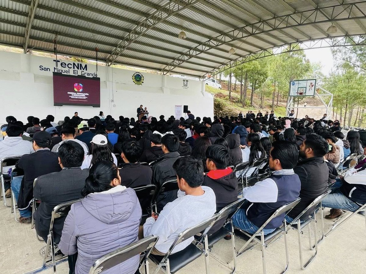 cociteioficial's tweet photo. 🌎🎓 Continuamos impulsando el talento STEM en Oaxaca 

Como parte de nuestro compromiso con el impulso al talento #STEM, y en el marco de nuestro recorrido por las universidades del estado, impartimos en el @TecNMITSMIGRA una plática informativa sobre convocatorias de becas. https://t.co/d8g8H3ZZn2