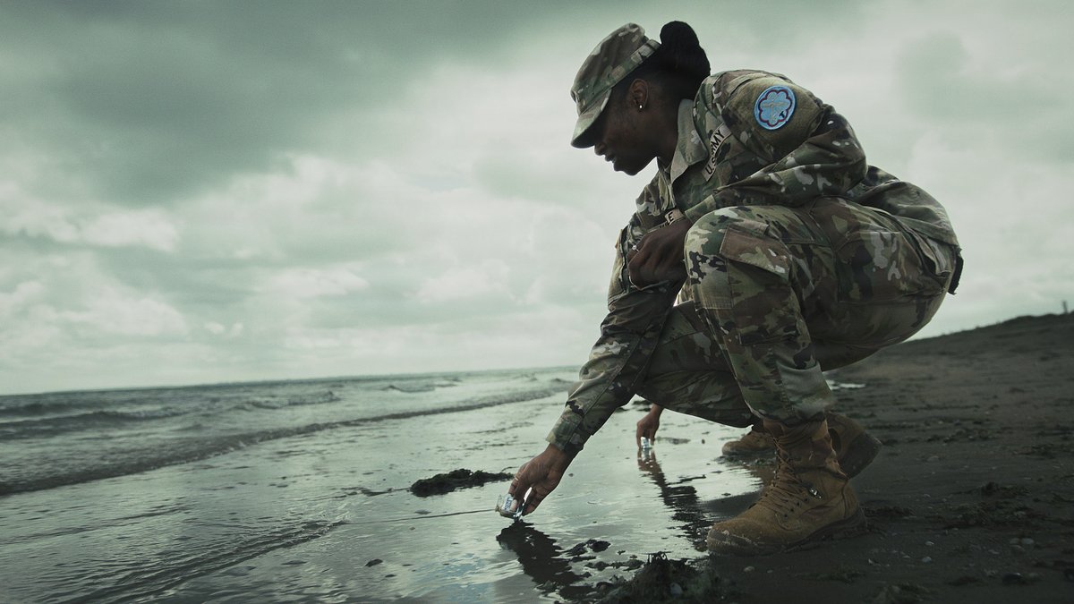 USArmyEURAF's tweet photo. Soldiers from the 207th Military Intelligence Brigade (Theater) collected sand from Utah Beach during a cultural visit for D-Day 82. 

If you could take home a piece of history, what would it be?

📷: Maj. Brian Andries

#ThisIsUSAREURAF #DDay82 #UtahBeach #Legacy #207MIB https://t.co/6aZV5XUK81