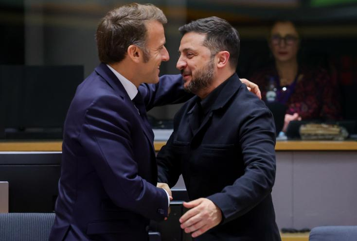 Neodiss's tweet photo. @remi_philiponet C'est injuste de dire "De l'argent public jeté par les fenêtres."… 🙄
D'abord, cet argent a changé de mains, c'était le but.
Il a été bien employé par tous les oligarques crapuleux proches de #Zelensky pour être à l'abri du besoin. 💰
Et il a dû y avoir de généreuses rétrocoms… https://t.co/uH4t81SCZC