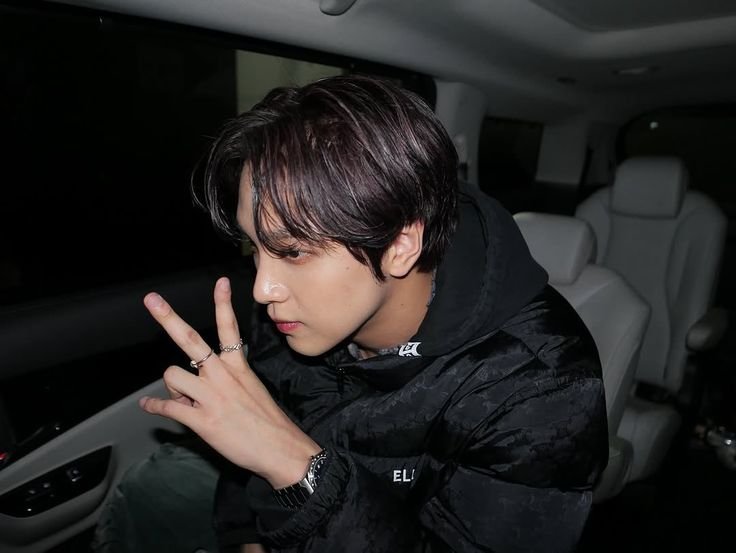 atmostvier's tweet photo. Happy birthday to the boy who paints life with the brightest colors. Thank you for making our days less gray with your endless energy. Stay brilliant, Fullsun @haechanlet https://t.co/3XpWbtAYWb