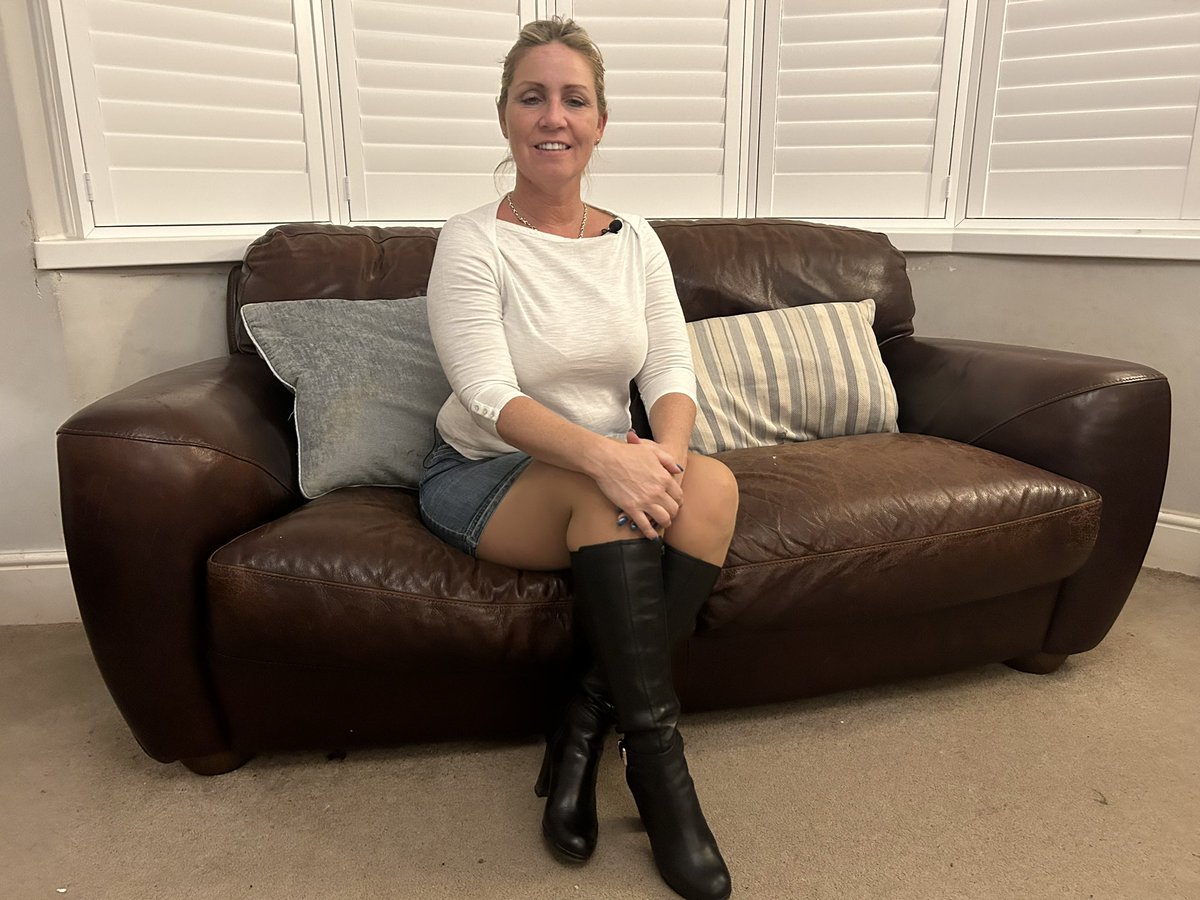 smokeyplaces20's tweet photo. English weather doing its thing today ☔️😂

Wrapped up warm in a jumper, denim skirt, tan tights and boots ❤️

More at https://t.co/sp12xLswWR

#EnglishWeather #OOTDToday #TanTights #BootStyle #UKStyle https://t.co/C5XYuqu5Ft