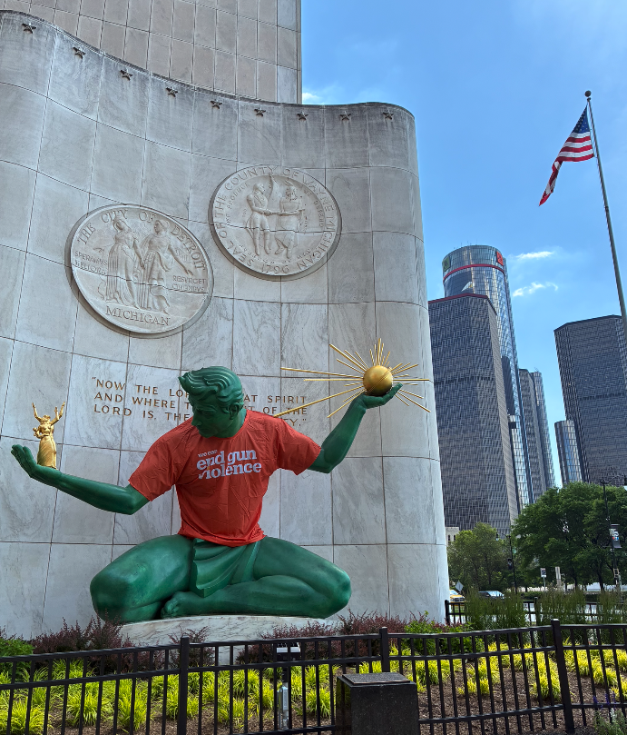 wxyzdetroit's tweet photo. The Spirit of Detroit is wearing an orange jersey for National Gun Violence Awareness Day as the city hosts community activities aimed at promoting safety. https://t.co/ZY8pQmMMZb