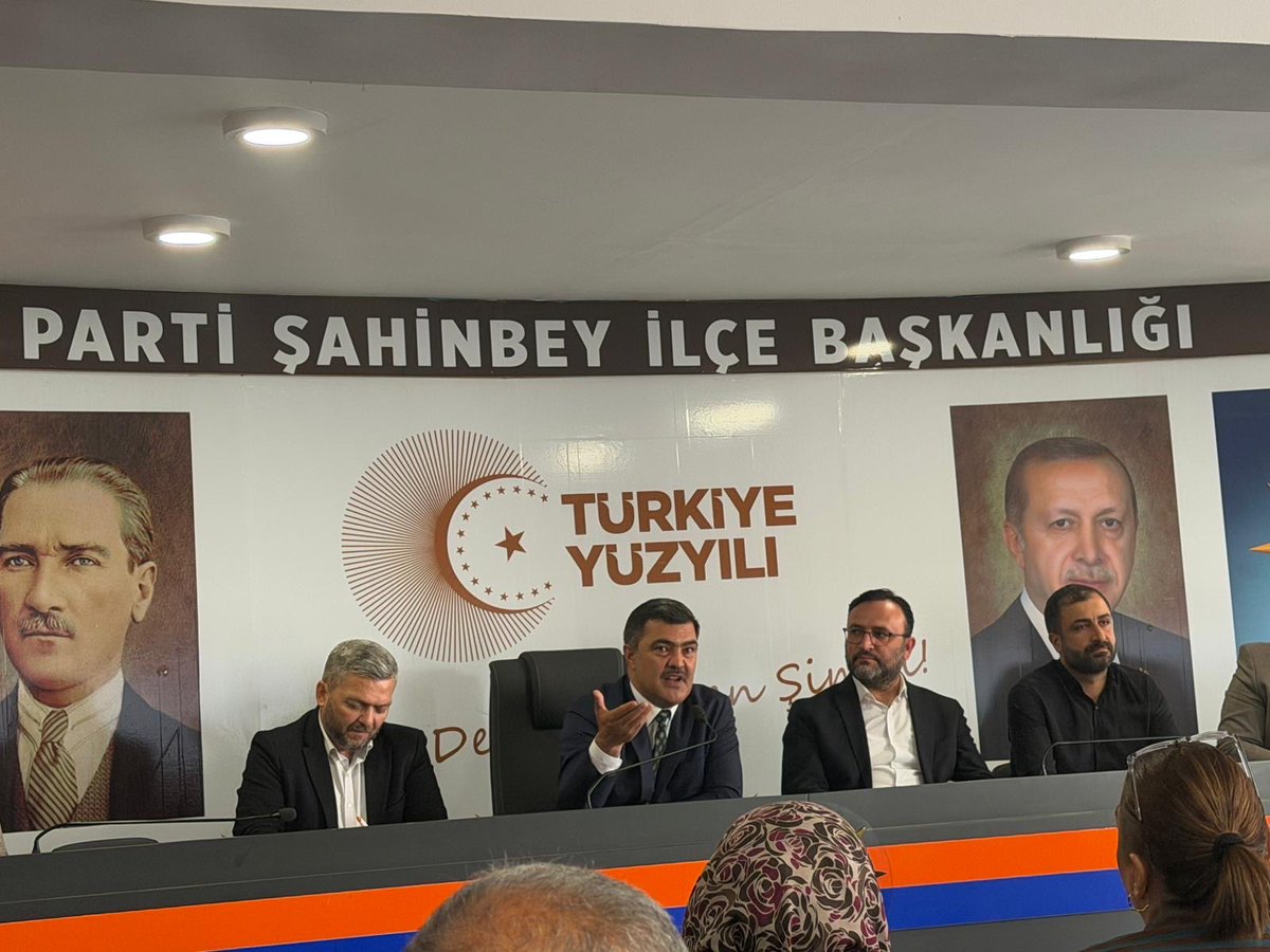AKSahinbey27's tweet photo. Haftalık Olağan ilçe Yönetim Kurulu Toplantımızı, İlçe Başkanımız Av. Mehmet Tiryaki’nin başkanlığında; İl Başkan Yardımcılarımız, İl ve İlçe Yönetim Kurulu Üyelerimiz, Meclis Üyelerimiz, Kadın ve Gençlik Kolları Başkanlarımız ile Mahalle Başkanlarımızın katılımlarıyla gerçekleştirdik.

Toplantımızda teşkilat çalışmalarımızı kapsamlı şekilde değerlendirirken, mahallelerimizde yürütülen faaliyetler, vatandaşlarımızın talep ve beklentileri ile önümüzdeki dönemde hayata geçirilecek çalışmalar üzerine istişarelerde bulunduk.

Birlik ve beraberlik içerisinde, teşkilatımızın her kademesiyle Şahinbey’imiz ve hemşehrilerimiz için çalışmaya, üretmeye ve sahada olmaya devam edeceğiz.

@abuyukgumus 
@abdulhamitgul
@hakanaksu058
@iekarayel 
@fmfedaioglu
@FatmaSahin 
@mtahmazoglu 
@avmehmettiryaki 
@AKPartiG_Antep