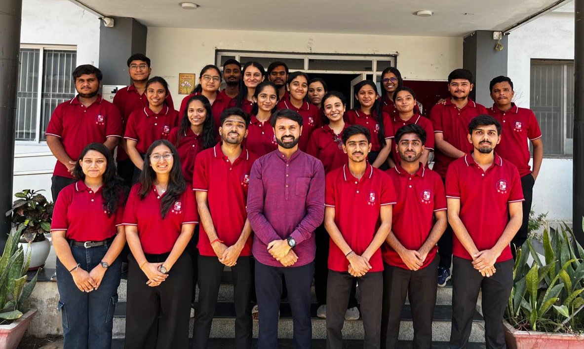 GsmsGtu's tweet photo. 💻Successfully completed the Introduction to R &amp; Python course guided by Mr. Chintan Patel Sir. Grateful for the practical knowledge and insights gained throughout the journey. Happy to have successfully completed the examination.📊

#MBAFinTech #GTU #Python #RProgramming https://t.co/6yEQO9CxAU