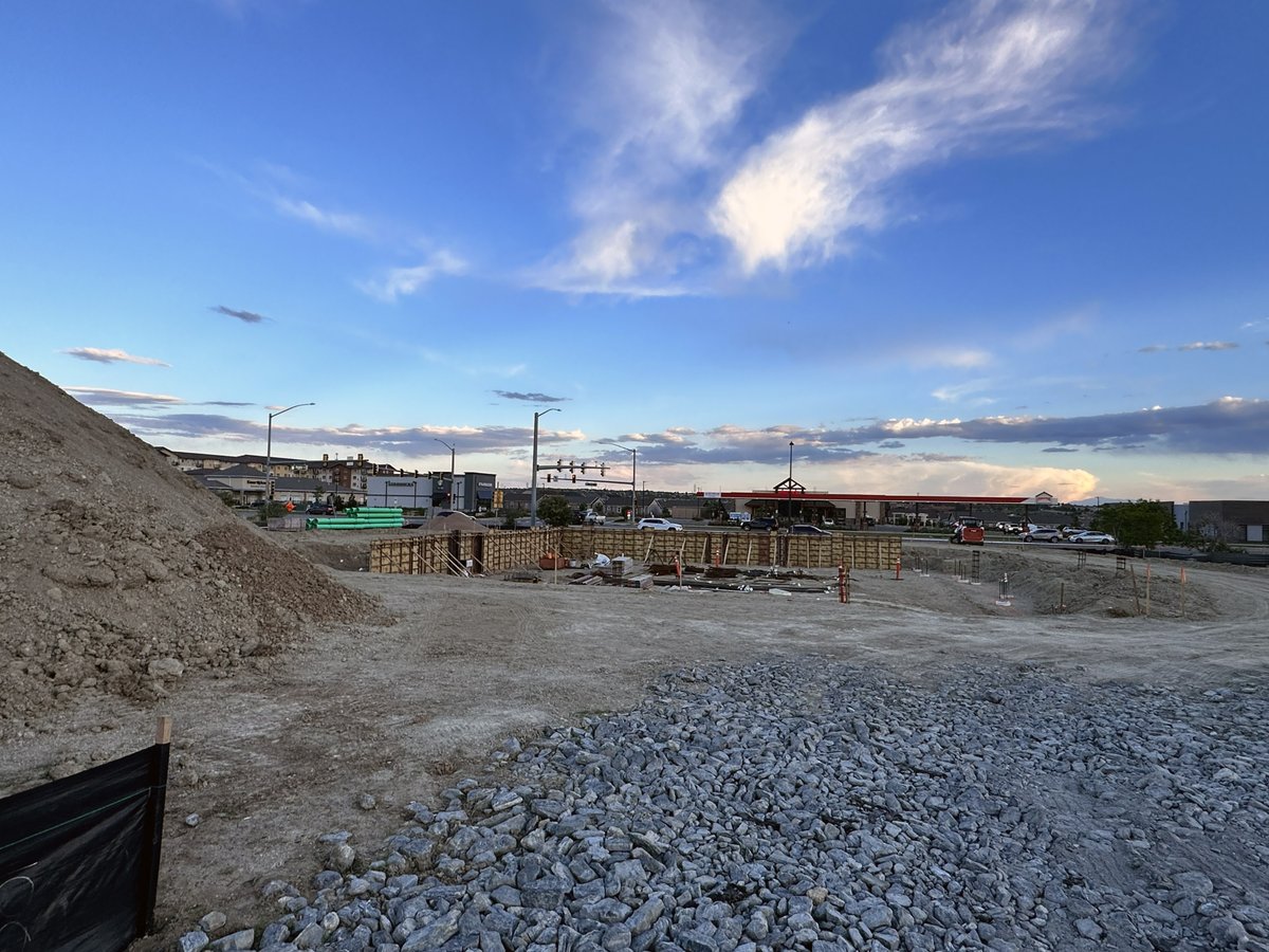 AuroraFCU's tweet photo. Starting to take shape! Construction continues on our new branch at 21885 E. Quincy Avenue near Quincy &amp; Picadilly just west of E-470. Check out the construction photos and follow us for more updates ahead!

#AuroraColorado #AuroraThriving #SEAurora Federally insured by NCUA https://t.co/gQ6pfJa9bq