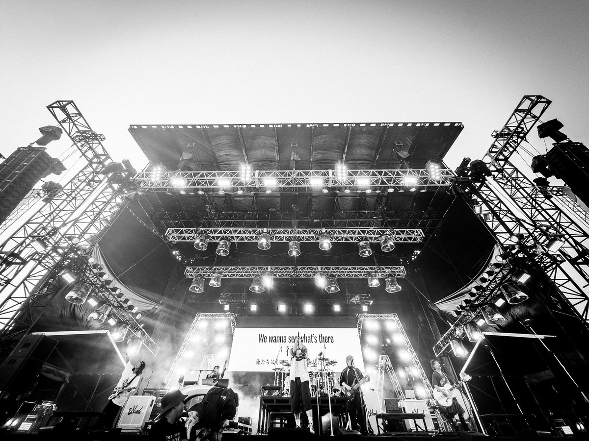 UYOKW's tweet photo. UVERworld26周年おめでとうございます！！🎊🎉🥳
今日のライブには行けませんがセトリ楽しみにしてます！！✌️
いつか大阪のライブにも行ってみたい🎵
UVERworldに出会えて、UVERworldがいる時代に自分の人生が在って幸せです✨
早くまたライブで会いたい！！🔥🐦‍🔥

#UVERworld
#UVERworld26周年 https://t.co/GQNi6RwnBO