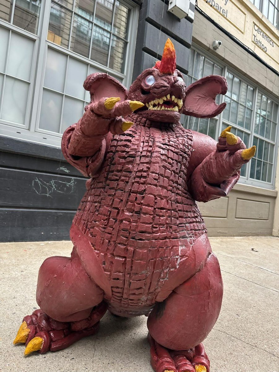 Aaimz's tweet photo. This was my first ever full kaiju suit and biggest cosplay project I've ever done. Even tho it was 95% done I feel more confident than ever to try my hand on more kaiju suits in the future.The only pattern I used was the body (bowser body). https://t.co/lFQJQsc9zr