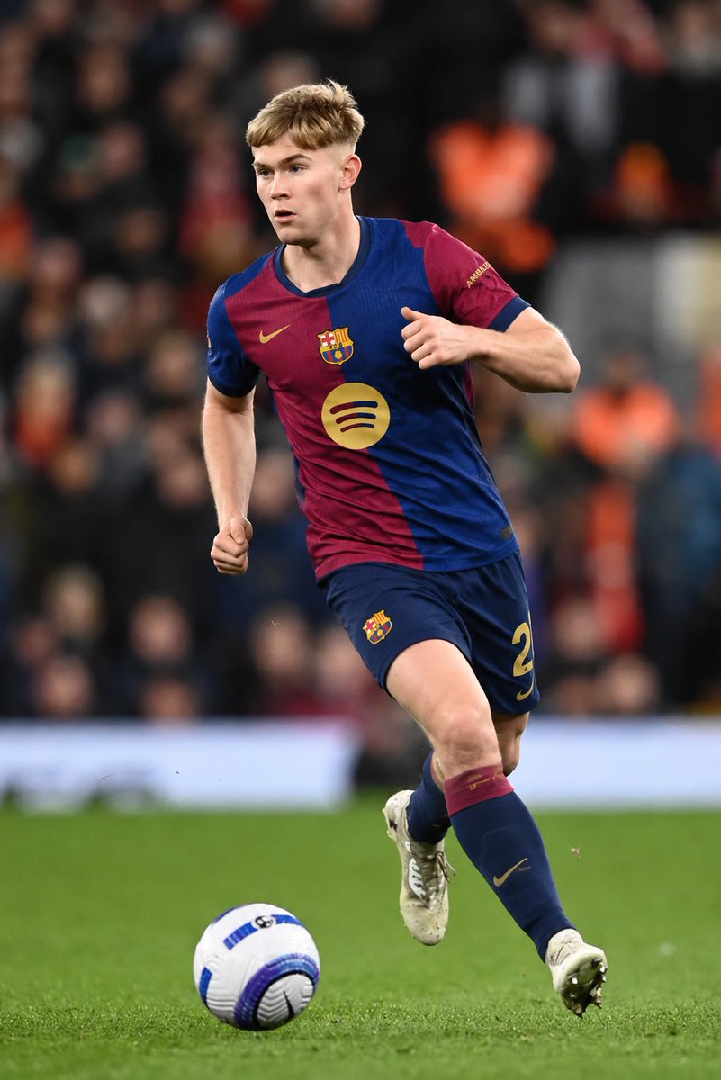 SolomaneZ's tweet photo. @FRBarca_ Il faut que le Barça arrête de s’intéresser aux brouillons 
Qui peut aller acheter Cucurella alors qu’on a la possibilité de recruter le futur meilleur latéral gauche du Monde qu’est Lewis Hall https://t.co/EsvA1WFdMB