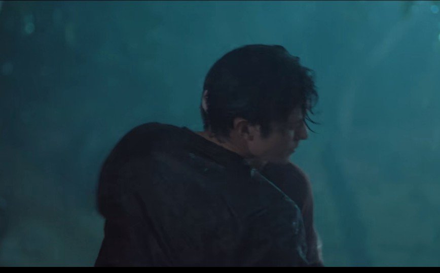 ceanruayshake's tweet photo. “are you okay?”

no... Khun went back to thr future without knowing if P’ Phop is safe... he went back with his last moment with his beloved is him getting sh0t and protecting Nakhun, he wasn’t able to make sure if Phop survived that sh0t... 😭

LOVE UPON A TIME EP11
#ภพเธอEP11 https://t.co/0QrU5yzKTD
