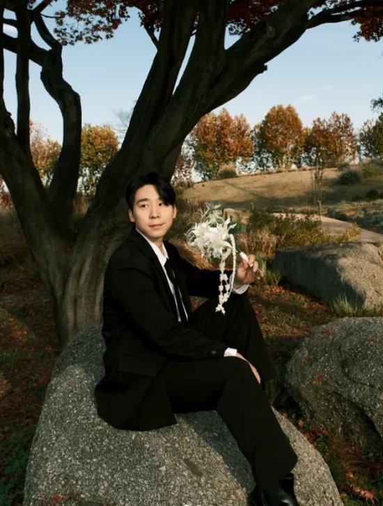 redoramas's tweet photo. A agência da atriz #BaekEunHye confirmou que ela vai se casar com o ator de musicais #LeeJuNu, o ator que é 10 anos mais novo que ela, postou uma carta escrita à mão, anunciando a novidade, ele disse "ter encontrado alguém com quem quer caminhar pelo resto da vida". Parabéns... https://t.co/JS2dFueMSb