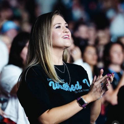 HeyItsMayBug's tweet photo. #NewProfilePic Photo credit: the photographer for @charlieputh’s #WhateversCleverWorldTour 🫶🏻 https://t.co/CSGO4bzEfH