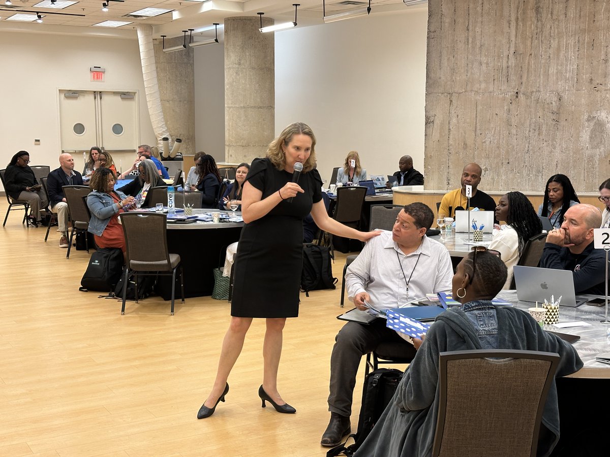 WeAreTheForum's tweet photo. Thank you to Just Right Reader for sharing your expertise with our Cohort 12! We’re grateful for your partnership and inspired by your impact on literacy nationwide. #WeAreTheForum https://t.co/orT2QIBKIT
