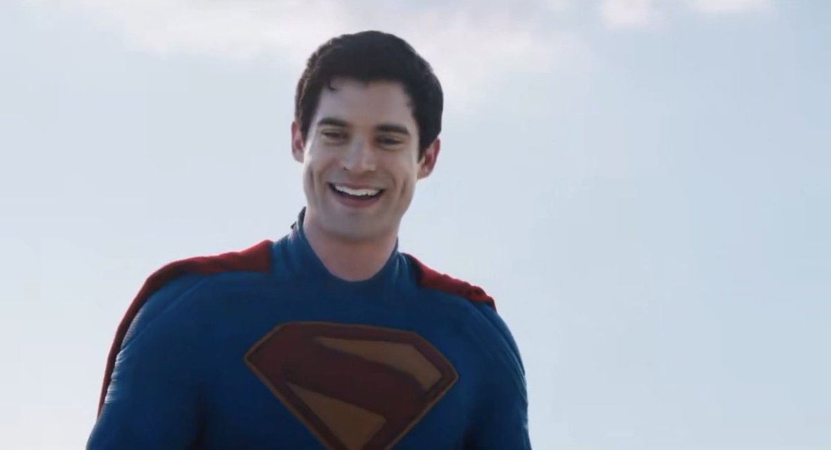 harleenrobbie's tweet photo. consigo ver exatamente quando o david some e o espírito do superman se apodera do corpo dele não tem quem me convença q este homem não é o cara dos quadrinhos as expressões estrutura óssea e carisma IGUAIS ele não é um personagem é o próprio superman https://t.co/vDDRroPxBk