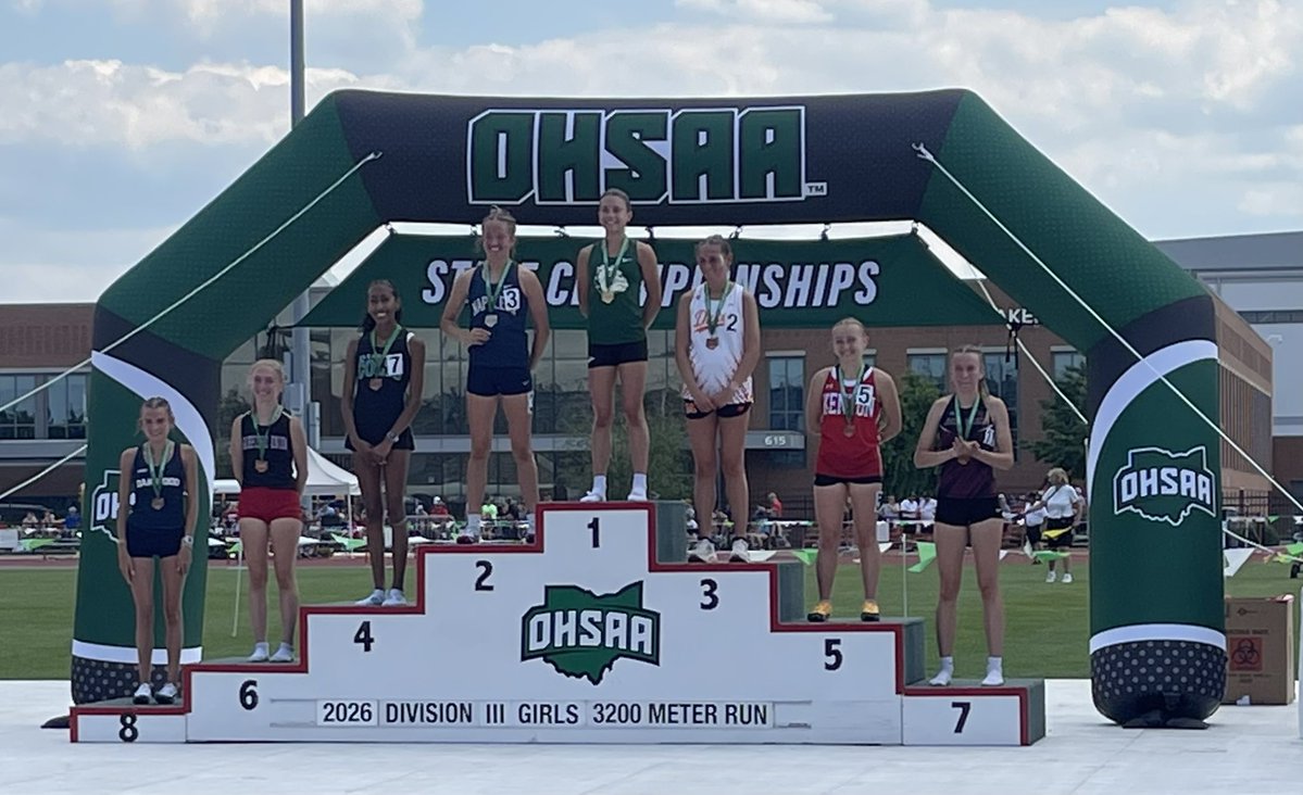 Athens_Track's tweet photo. 🚨STATE CHAMPION🚨
🚨ALL-OHIO🚨

Sophia Szolosi finishes in 1st Place🥇in the Girls 3200m at the OHSAA Div. 3 State Meet with a State Meet Record time of 10:17.47, 3-PEATS as State Champ in this event! 4x All-Ohioan in the this event! 🔥⚡️🐶💪💚💛 https://t.co/aSe5WPVIql
