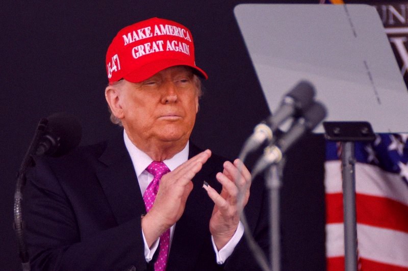 axei915's tweet photo. Job report came out strong, so stocks should be rising, not falling — Trump said it best 📈💪 https://t.co/LKMg3ZbHyU https://t.co/ppNOuhi6gB