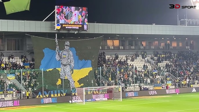 Wychowany_na_X's tweet photo. I znów kłamiesz.

W zimie kibice pomagali przy Mikołajkach z innymi z kibicami z Polski.

Teraz KLUB zrobił przy sprzedanym całym stadionie złotówkę od biletu 

To u was Ukraińcy przejęli młyn i zrobili oprawę.

Masz jaja napisać prawdę? https://t.co/NHu1DOndLB