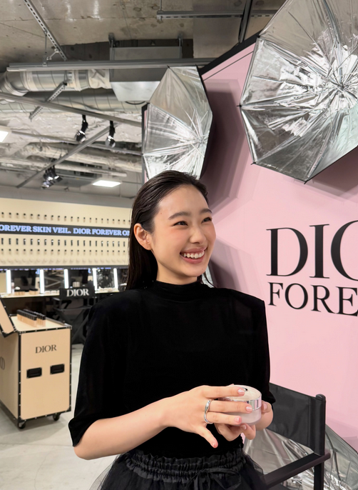 ma_sa5's tweet photo. #倉沢杏菜✖#DIORFOREVER
めっきり大人っぽくなった杏菜ちゃん。DIORとの相性も抜群のようです。キラキラ輝いています。
@anna_kurasawa_のInstagram投稿をチェック https://t.co/p4qsVxWx5P https://t.co/VRgAB4tG2C