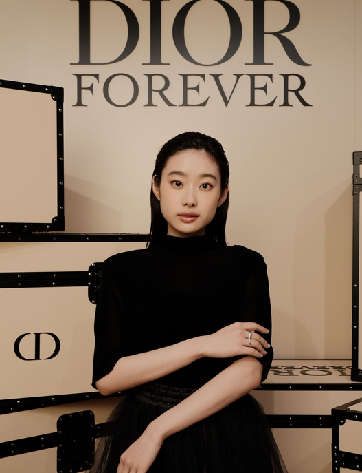 ma_sa5's tweet photo. #倉沢杏菜✖#DIORFOREVER
めっきり大人っぽくなった杏菜ちゃん。DIORとの相性も抜群のようです。キラキラ輝いています。
@anna_kurasawa_のInstagram投稿をチェック https://t.co/p4qsVxWx5P https://t.co/VRgAB4tG2C