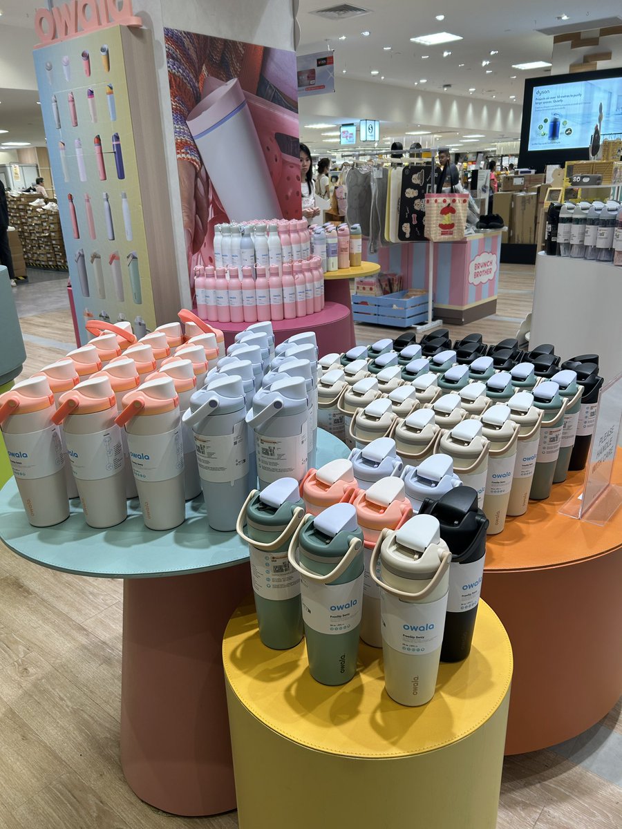 SoshiPloy's tweet photo. มาแล้วค่าา รับหยิบ Owala จากช้อปสิงคโปร์ค่ะ ☺️
📌รอบนี้ได้ของไวมาก 8 มิ.ย. ส่งฟรีทุกใบ🔥พร้อมจัดส่งในไทยค่ะ 
📌แม่ค้ามีเครดิต และ Shopee ทักมาสอบถาม ส่งสีที่อยากได้มาได้เลยค่า
📌ราคาอยู่ในเธรดด้านล่าง 👇🏻

#รับหิ้วโอวาล่า #รับหิ้วOwala #Owala #รับหิ้วสิงคโปร์ https://t.co/TZuk93jpJf