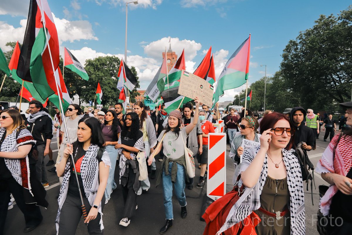 Montecruzfoto's tweet photo. 05.06.2026 Berlin now. Palestine demostration on the #NaksaDay.

#berlinprotests #b0506 https://t.co/Lzu1HcHXCy
