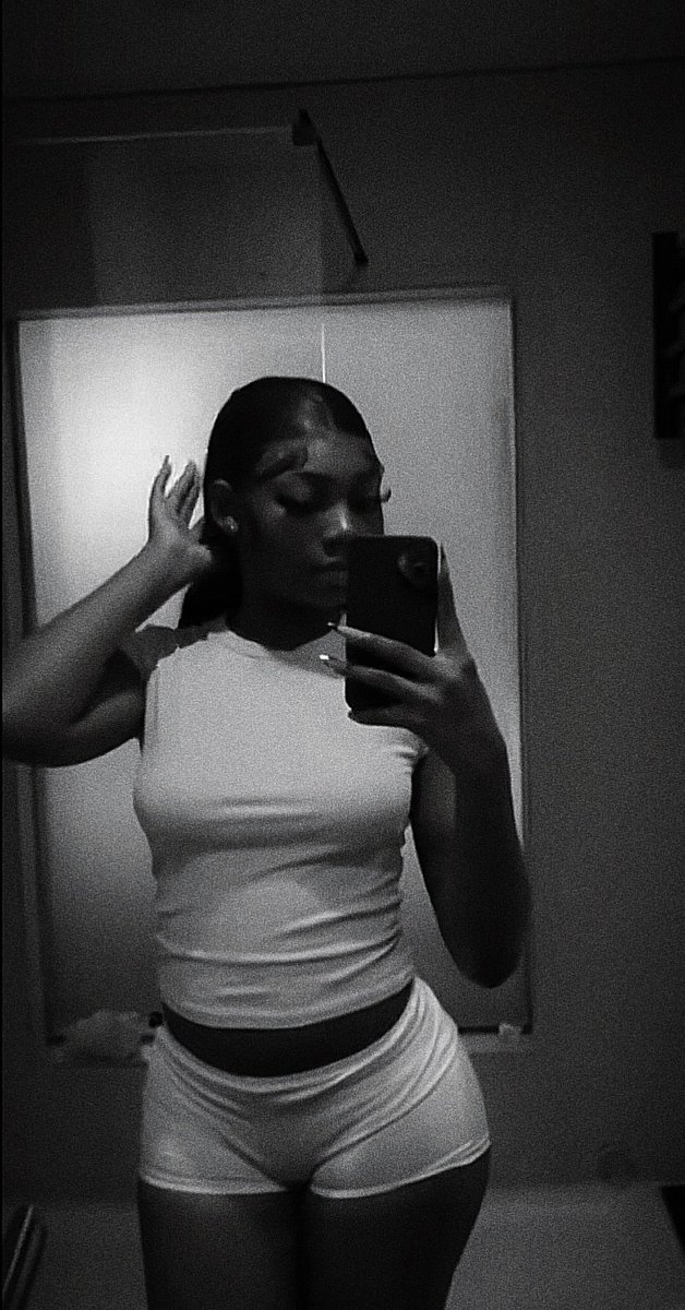 cal_mhe_iva's tweet photo. I’m looking for a man that can take care of me on this app https://t.co/tgwA7qsKjA