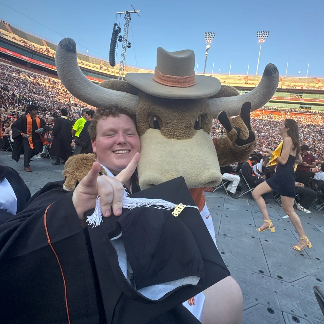 MarineScholars's tweet photo. Congratulations to #MarineScholar Ambassador Jakob on his graduation from @UTAustin! He will soon begin working as a policy &amp; compliance consultant.

You too can represent your fellow Marine Scholars as a Marine Scholar Ambassador! Check your email &amp; apply by June 8 at 5 PM EST. https://t.co/ZrMC6CmcR8