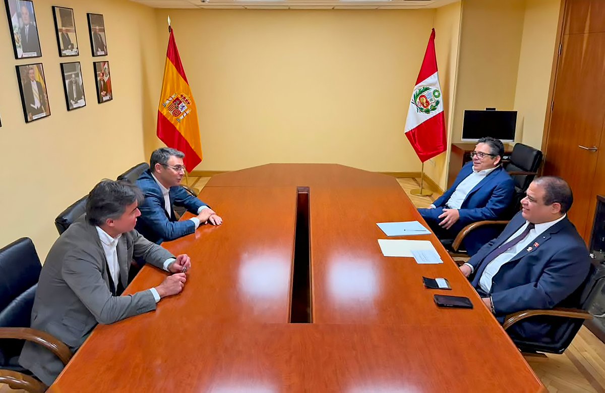 MEF_Peru's tweet photo. Durante los encuentros, se destacó el interés de estas empresas por seguir explorando y desarrollando oportunidades de inversión en el país. Asimismo, se reafirmó el compromiso de continuar trabajando de manera conjunta para impulsar proyectos que contribuyan al cierre de brechas, fortalezcan la competitividad y promuevan el desarrollo sostenible del Perú.