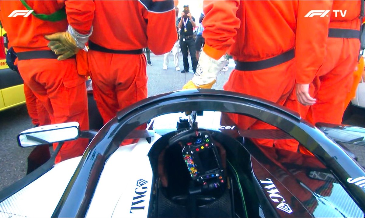 Chapis__SP11's tweet photo. Los marshals tomándose foto con el Cadillac de Checo ¿y quién podría culparlos? 😮‍💨 https://t.co/F5hLnpR1uK