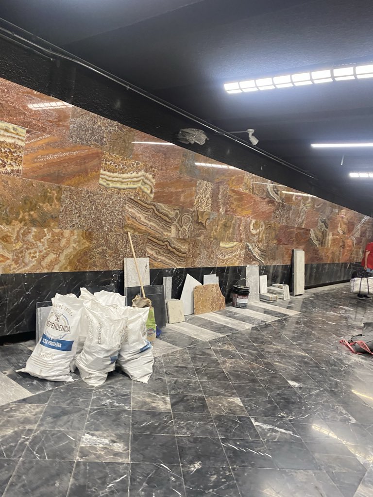 Hirammeg's tweet photo. Esos que estaban mame y mame con los pueblos originarios y las culturas indígenas, son los mismos que en la estación Bellas Artes retiraron las réplicas de las estelas mayas que homenajeaban a esa gran civilización precolombina
Malditos hipócritas https://t.co/IhFxxryjeu