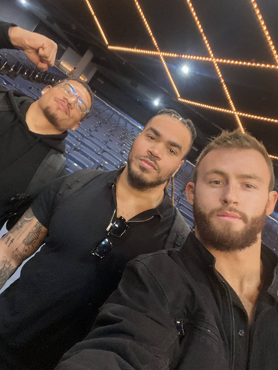 CutlerWWE's tweet photo. 3 is better than 4 #wwenxt https://t.co/6RGeZrQtd0