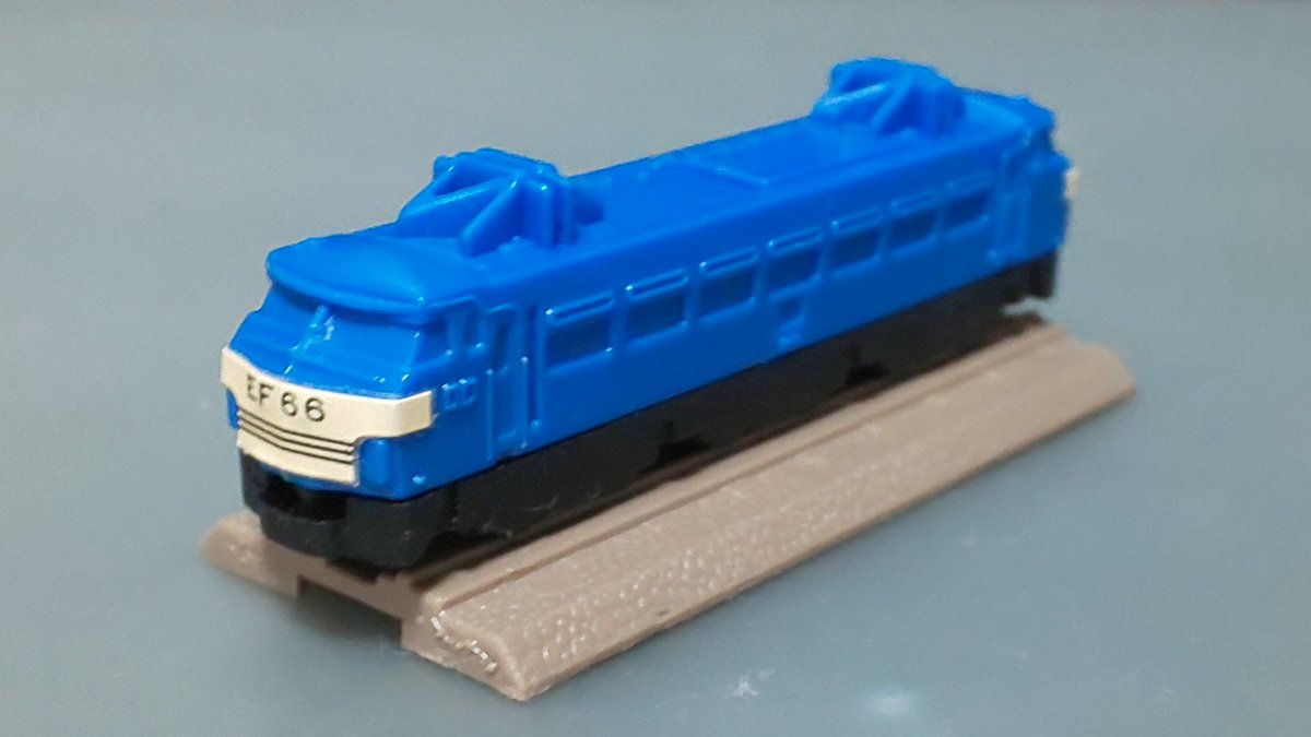 Big1Star's tweet photo. #EF66の日
ミニスケールトレインの66
ライトのモールドこそありませんが造形はちゃんとしていて客車を繋げればしっかりブルートレインの編成になります✨
その割に生産時期が短かかったのが玉に瑕 https://t.co/hZrMP6WziZ