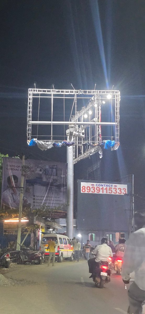 AvadiSaran's tweet photo. Thanks for quick response Avadi corporation   
#avadicorporation 
#Avadi

இடம் : ஆவடி செக்போஸ்ட்  A2B Hotel எதிரில்

@avadipolice https://t.co/giJwlGh9Gq
