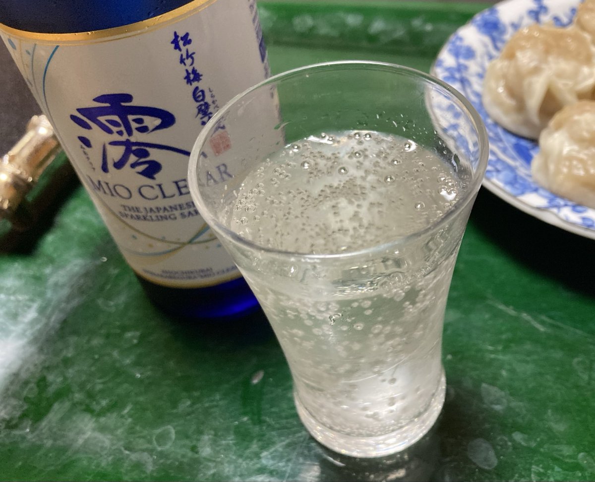 ritchie55555's tweet photo. 発泡性の日本酒はずーっと飲まず嫌いというか敬遠していたが、いまでは冷蔵庫に3種類は入ってる https://t.co/kVMqcmOnrn