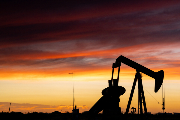 RubyTopalian's tweet photo. My latest for POLITICO's @EENewsUpdates with @MikeLeeFW: Independent Permian Basin producers are slowly ramping up rig activity and clearing a backlog of faster-to-complete wells.
https://t.co/OillaajvnK https://t.co/5YM6vTY7jS