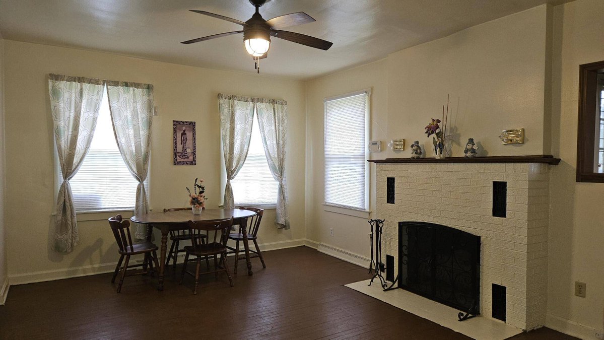 realest's tweet photo. 🏡 **Price Reduced in Gary, IN!**

Discover the charm of this cozy 2-bedroom, 1-bath home at 3666 Van Buren St. With a spacious living and dining room featuring a stunning fireplace, this house is perfect for gatherings. The newly upgraded kitchen boasts a breakfast nook/wine bar and beautiful finishes. Each bedroom is newly carpeted and ready for king/queen sets. 

Perfect for first-time buyers or those looking to downsize. Don't miss out on this opportunity!

See more: https://t.co/twd1onBfVj

#RealEstate #HomeSweetHome #GaryIN #PriceReduced