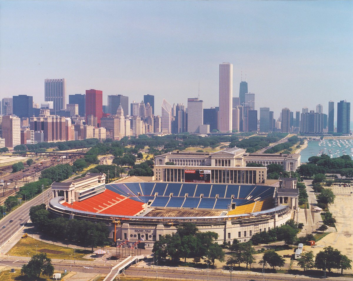 21stCenturyTim's tweet photo. They really went and destroyed all the aura of Solider Field just to lose the Bears within a few decades anyways. https://t.co/6m6sXmeKN0