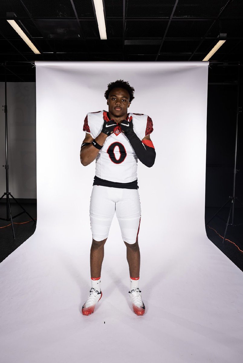 Isaiahphelps0's tweet photo. Home!!🏠🔴⚫️ @TheHC_CoachLew
@CoachSumlerSDSU
@CoachWhiteEra
@Cjpollard1
@SeanDillonSDSU https://t.co/bnRTimk50s