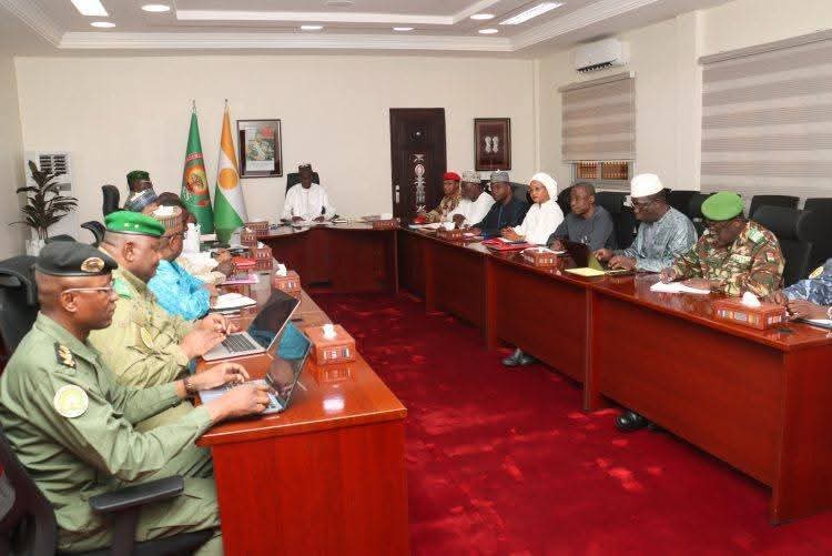 AhmadouAtafa's tweet photo. Niger-Bénin : un comité chargé d’étudier la réouverture de la frontière fermée depuis 2023 a été installé ce 5 juin 2026 à Niamey sous la présidence du premier ministre Lamine Zeine. Il dispose de 15 jours pour proposer des pistes, dans le cadre du rapprochement entre les 2 pays. https://t.co/wHLADZjor6