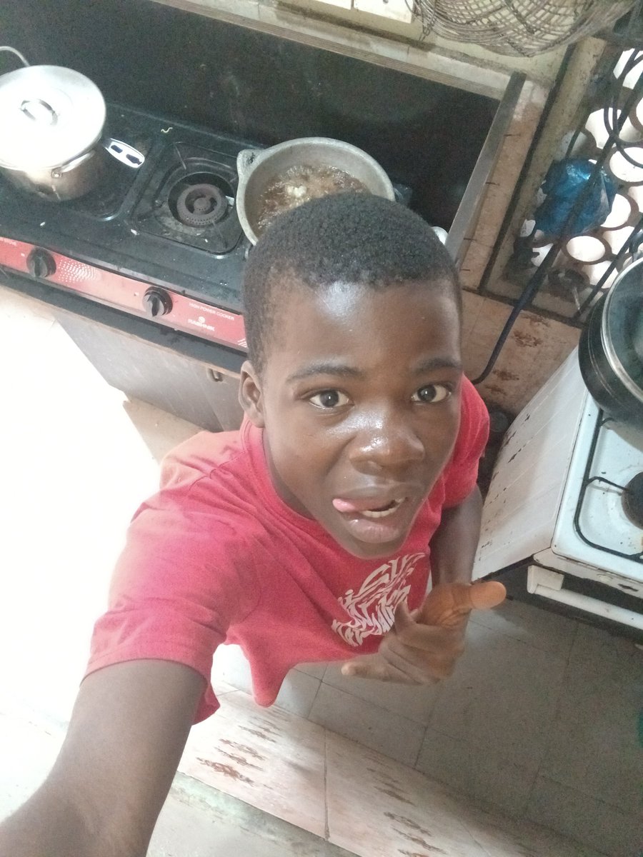 ayoade_vic46587's tweet photo. As I reach home dem turn me to private chef 

No baby boy treatment 😭 https://t.co/XMglVYZ4Ul