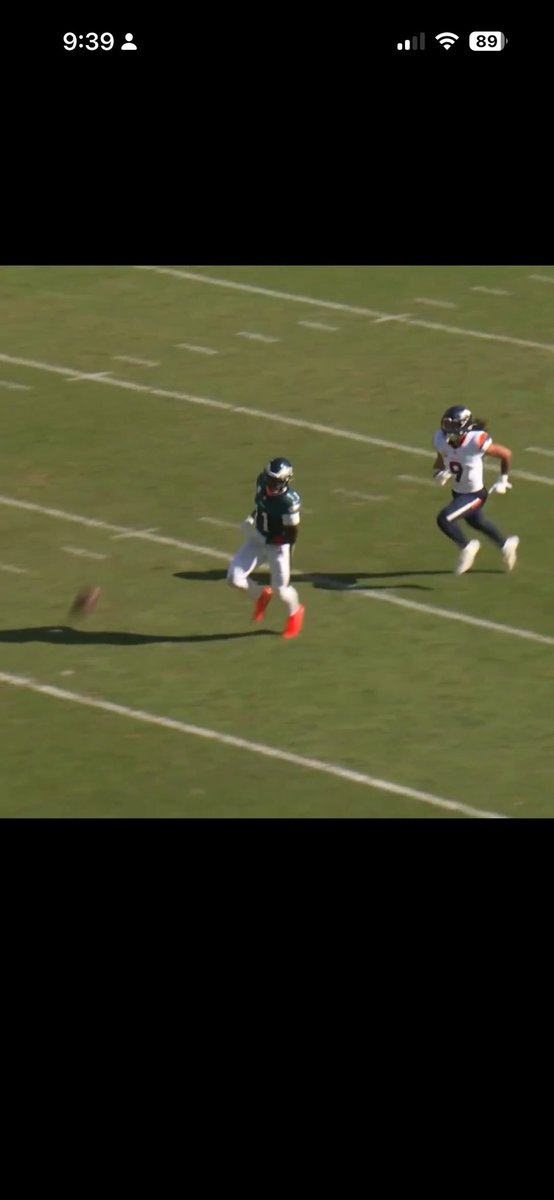davetrees_'s tweet photo. @MayorMoon85 @_k_pn cmon bro just be real that’s less than 3 yards https://t.co/kCIoF82YCp