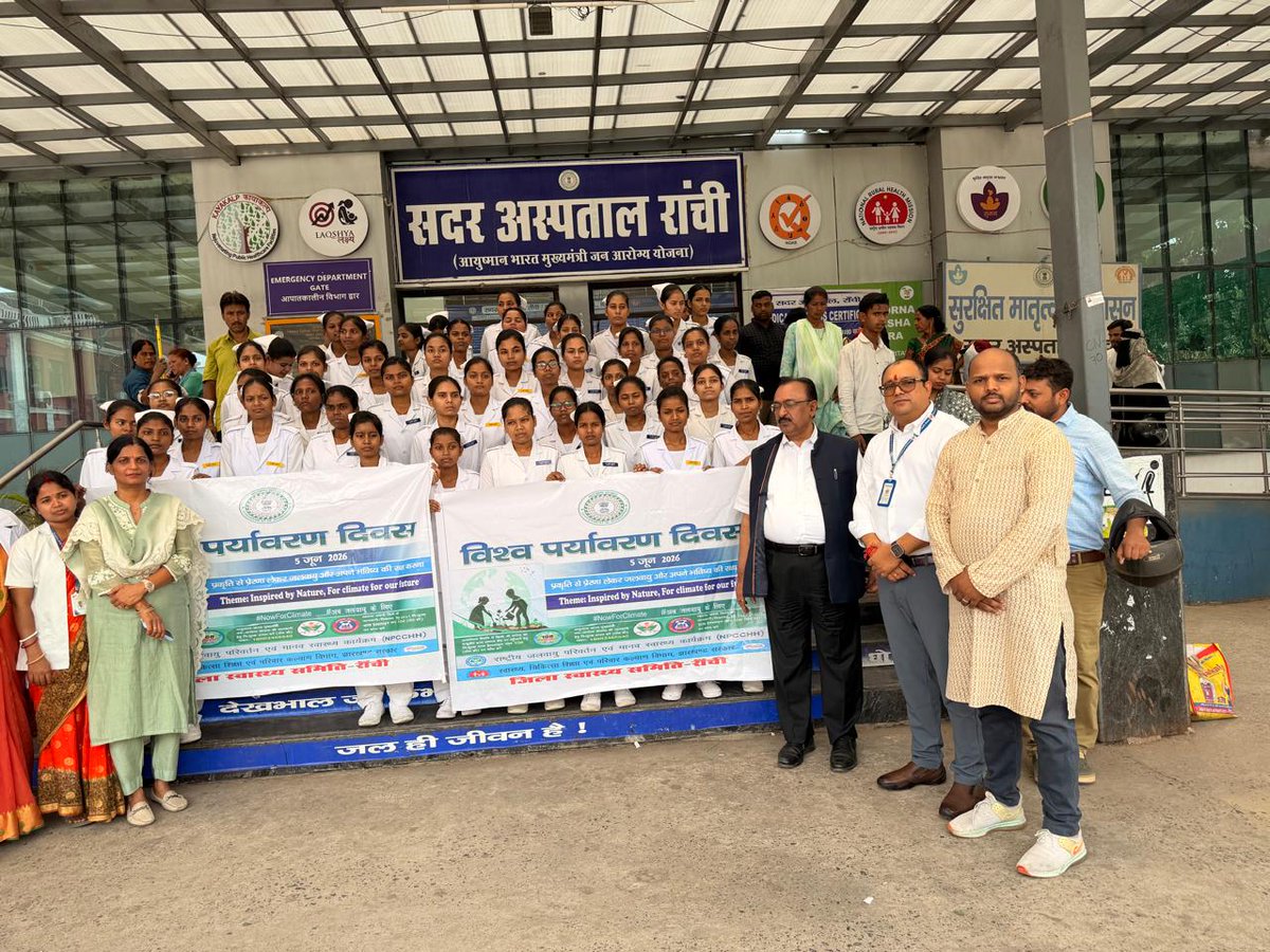 RanchiHealth's tweet photo. विश्व पर्यावरण दिवस के अवसर पर सिविल सर्जन डॉ.प्रभात कुमार द्वारा वृक्षारोपण किया गया तथा पर्यावरण संरक्षण एवं संवर्धन के प्रति स्वास्थ्यकर्मियों को शपथ दिलाई गई।इस अवसर पर जन-जागरूकता हेतु रैली भी निकाली गई। आइए,हरित एवं स्वच्छ भविष्य के निर्माण में अपना योगदान दें।🌱🌍
#GoGreen https://t.co/3OK2M40CDe