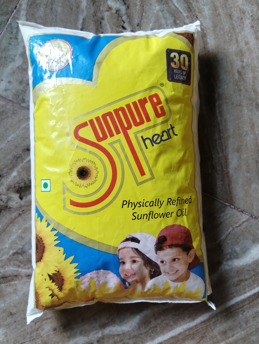 ramyakantap's tweet photo. @JioMart On 3rd June I ordered 1L Sunpure Sunflower Oil from JioMart. What I received? An 800g pouch. Clear short-weighting. Complained immediately. Your team promised replacement by 5th June. Today is 5th — no replacement, no call, no update. (1/2) https://t.co/eI0sAkRVDA