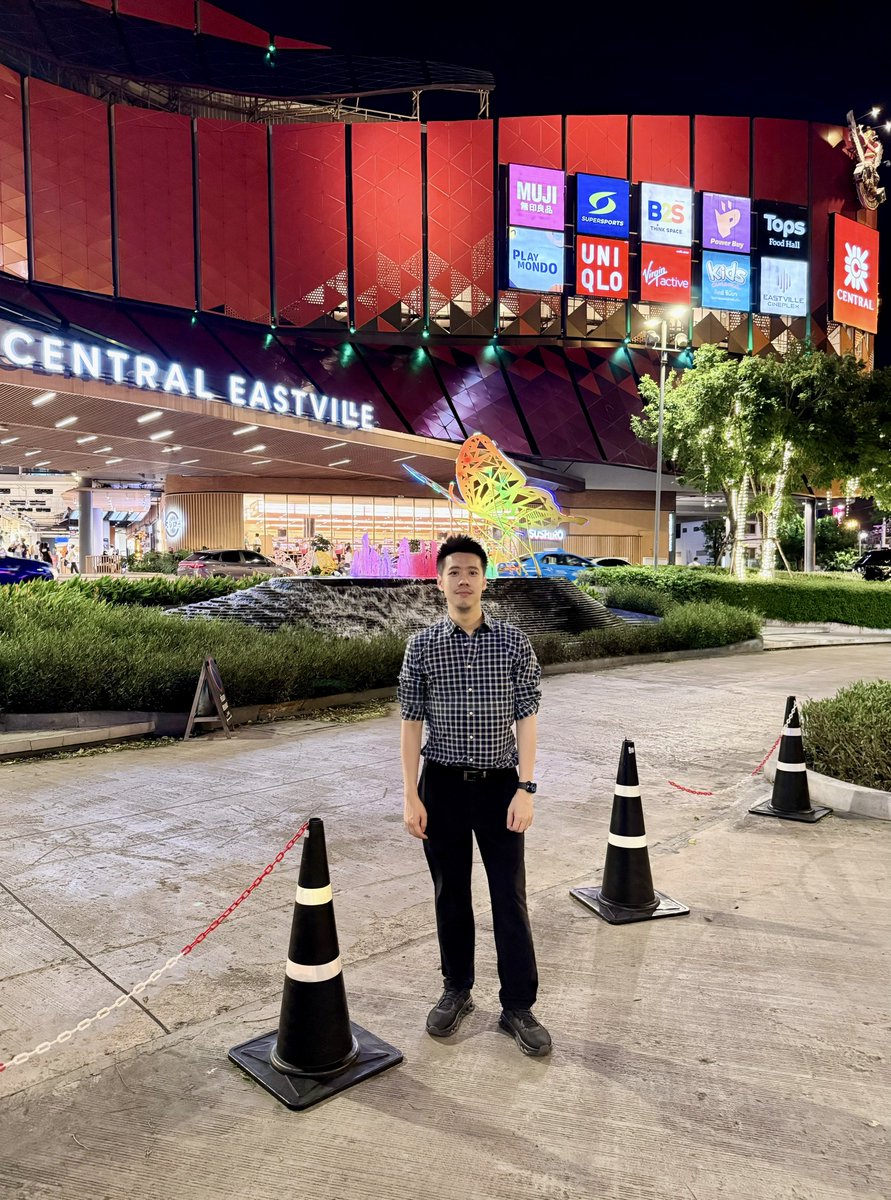 panitsin's tweet photo. ยืนนาน ๆ มันเมื่อย ข���ไปนั่งคุยด้วยได้เปล่า? https://t.co/jb7HFk74cc