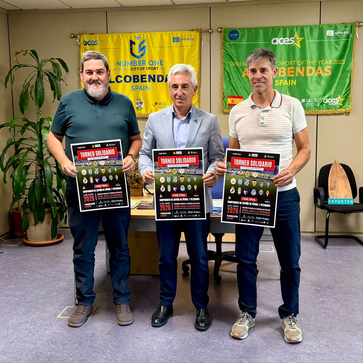 FEAFV's tweet photo. 🌟 Presentación en el @Alcobendas_ayto del #TorneoSolidarioFEAFV a beneficio de #FUNDAL (Fundación deporte Alcobendas)
👥 Jesús Tortosa, Concejal de Deportes, acompañado por Roberto Solozabal, presidente @FEAFV y Javier Tárraga, #GOALXperience
*Patrocina: @FundacionLaLiga https://t.co/c0S0kCwaMC