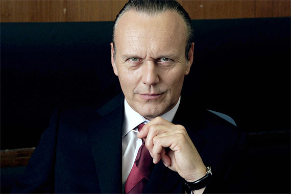 PixelBushYT's tweet photo. RIP Anthony Head. You were Mr Finch and Uther Pendragon when I was a kid, Giles when I was a teenager and Nathan Wallace when I was an adult.

Sleep well king. https://t.co/M2UXjHIPPT