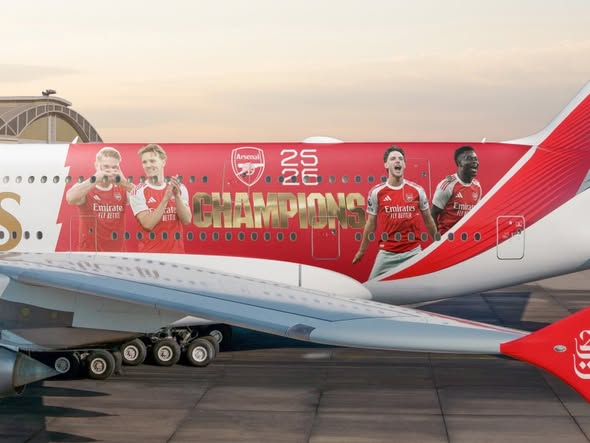 StatPadFootball's tweet photo. 🔴⚪️Emirates’ A380 has been spotted at London Heathrow Airport today featuring its new Arsenal branding.✈️

#AFC #Arsenal https://t.co/XQ2KSbaHwb